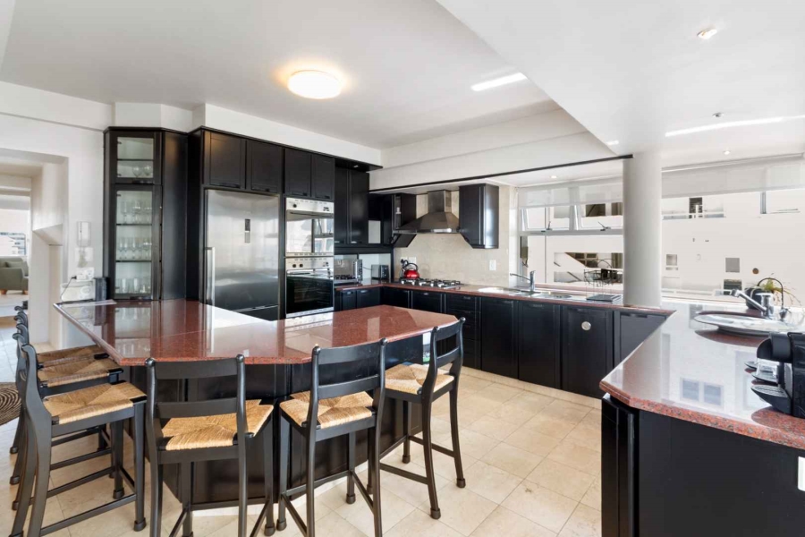 2 Bedroom Property for Sale in Sea Point Western Cape